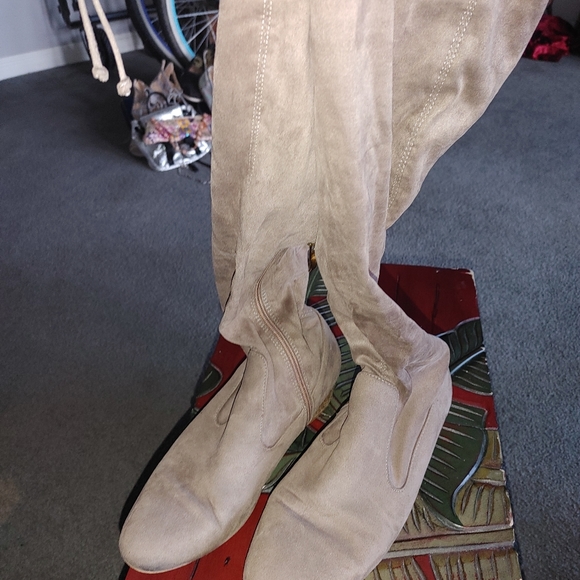 Ladies size 9 beige slouch Boots Bling heel - Picture 7 of 8